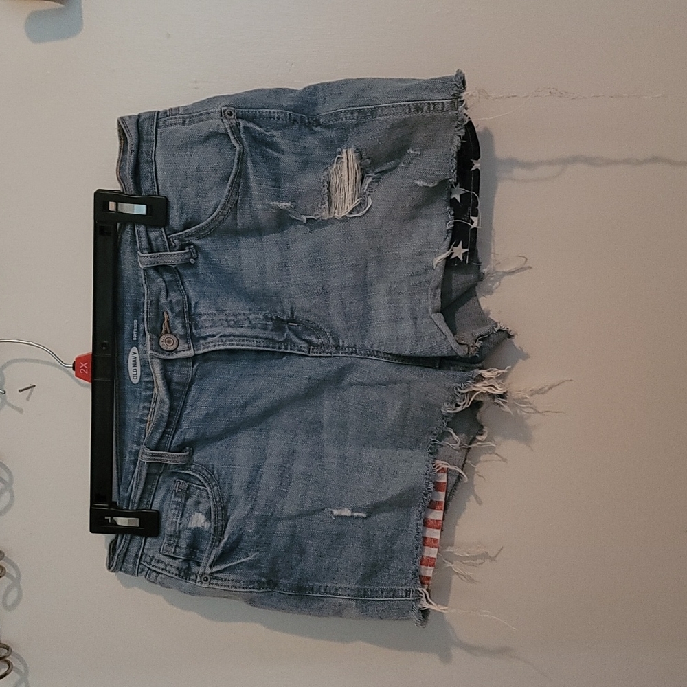 Distressed stars and stripes pocket shorts